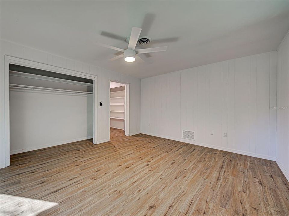 For Sale: $450,000 (4 beds, 2 baths, 1872 Square Feet)