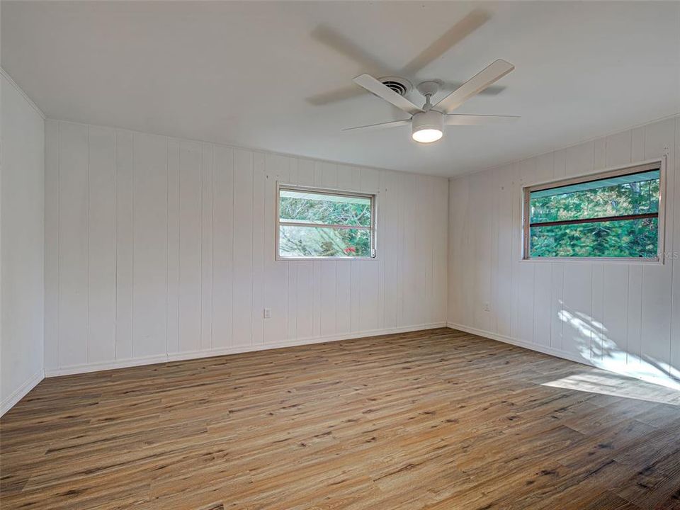 For Sale: $450,000 (4 beds, 2 baths, 1872 Square Feet)