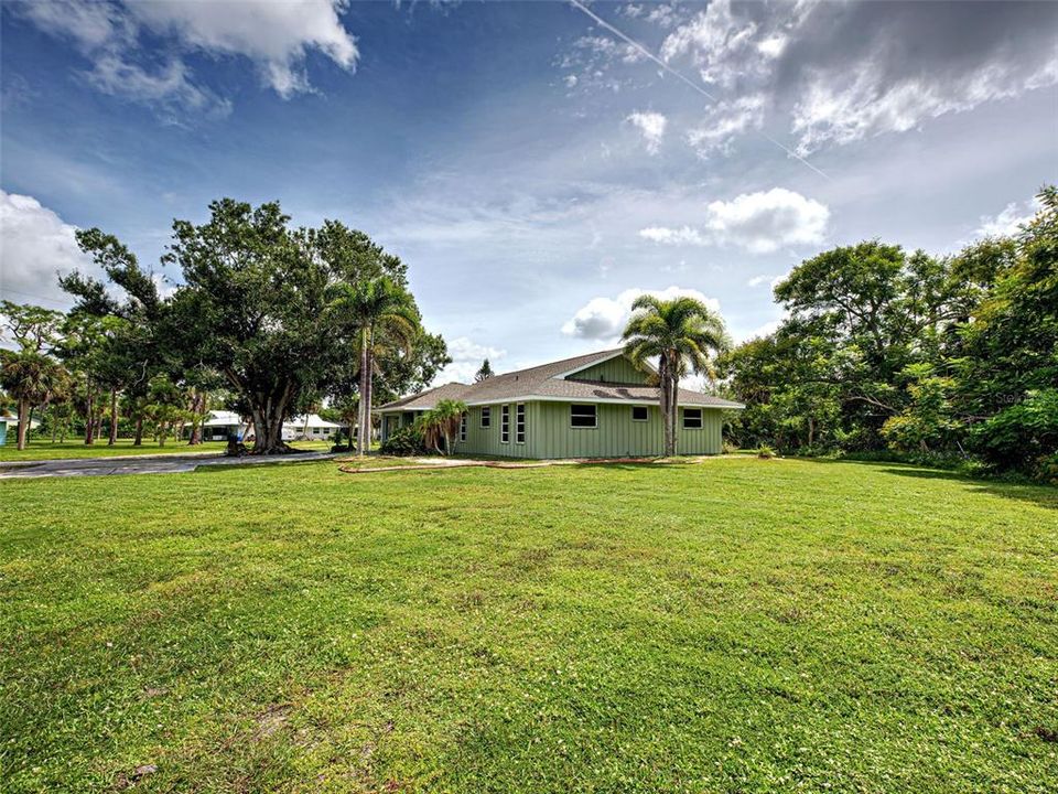 For Sale: $450,000 (4 beds, 2 baths, 1872 Square Feet)