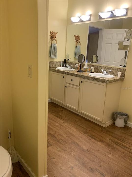 Active With Contract: $221,000 (3 beds, 2 baths, 1782 Square Feet)