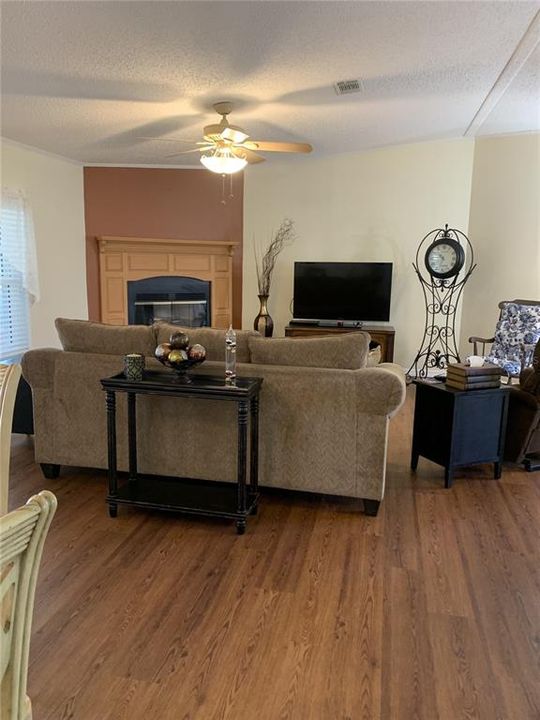 Active With Contract: $221,000 (3 beds, 2 baths, 1782 Square Feet)