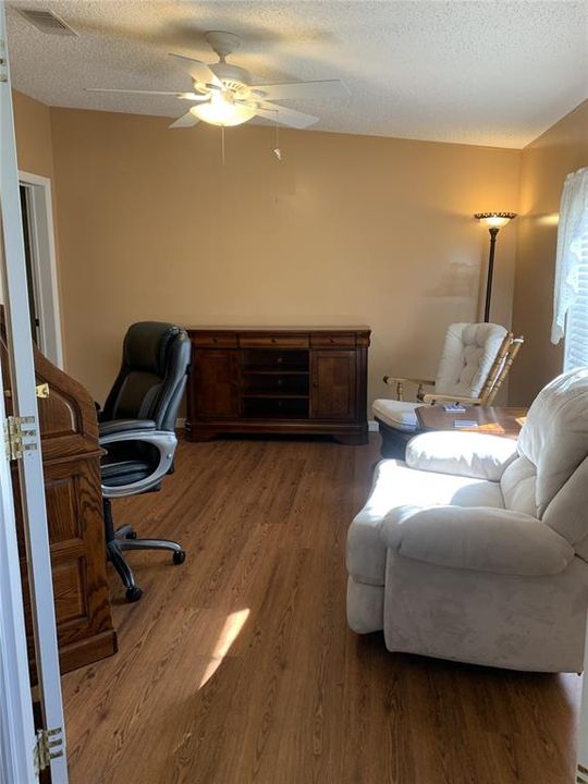 Active With Contract: $221,000 (3 beds, 2 baths, 1782 Square Feet)