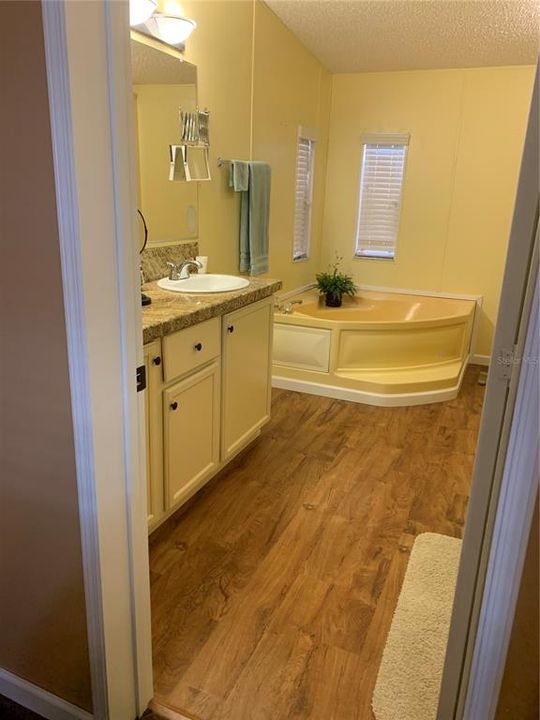 Active With Contract: $221,000 (3 beds, 2 baths, 1782 Square Feet)