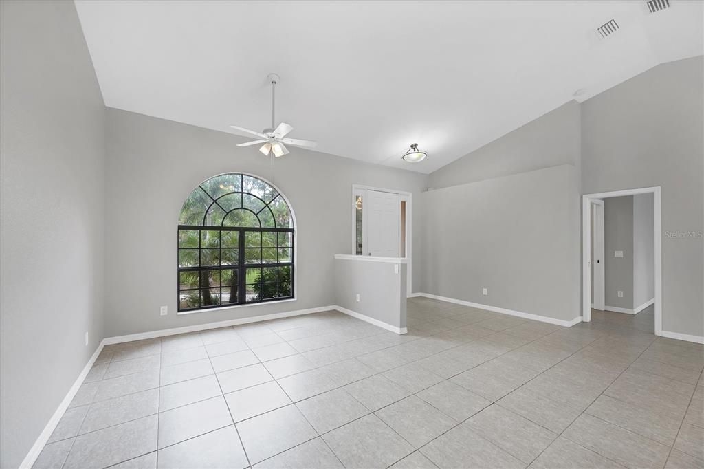 For Sale: $345,000 (3 beds, 2 baths, 1748 Square Feet)