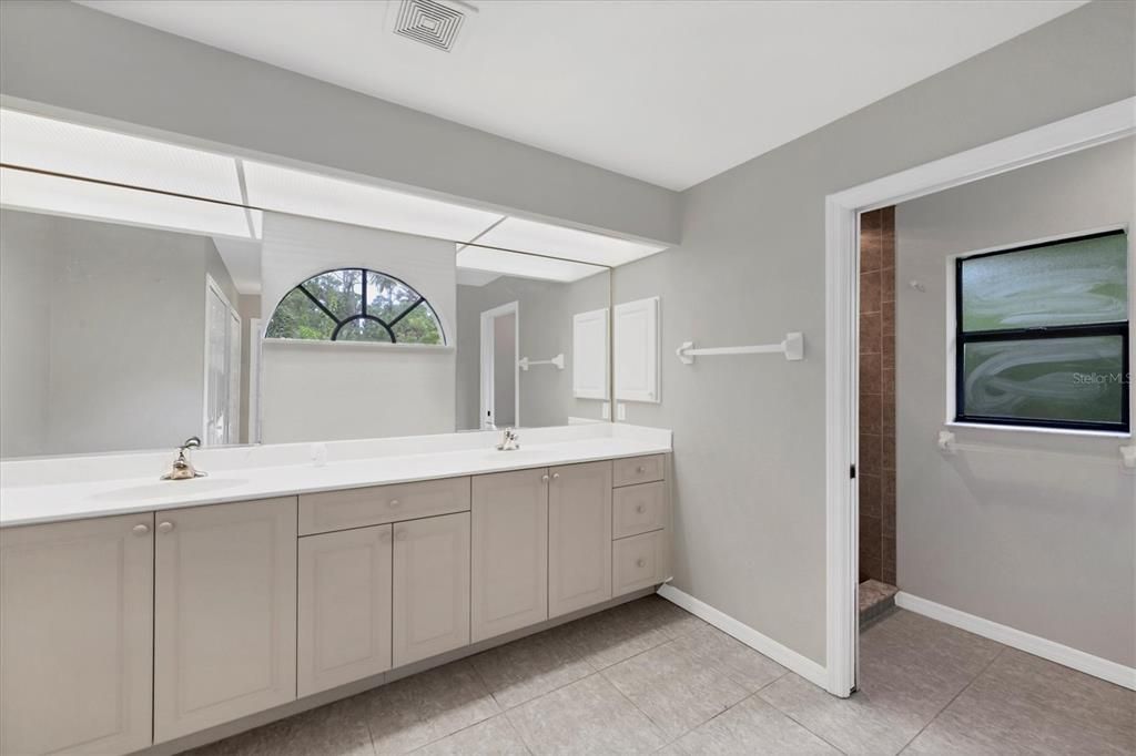 For Sale: $345,000 (3 beds, 2 baths, 1748 Square Feet)