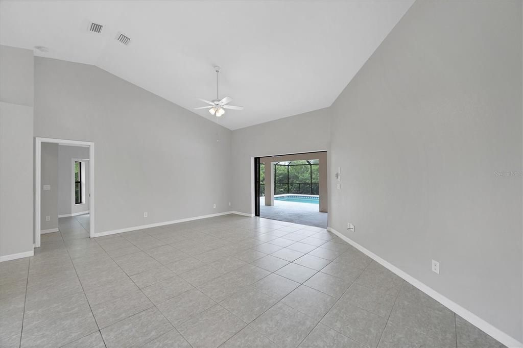 For Sale: $345,000 (3 beds, 2 baths, 1748 Square Feet)