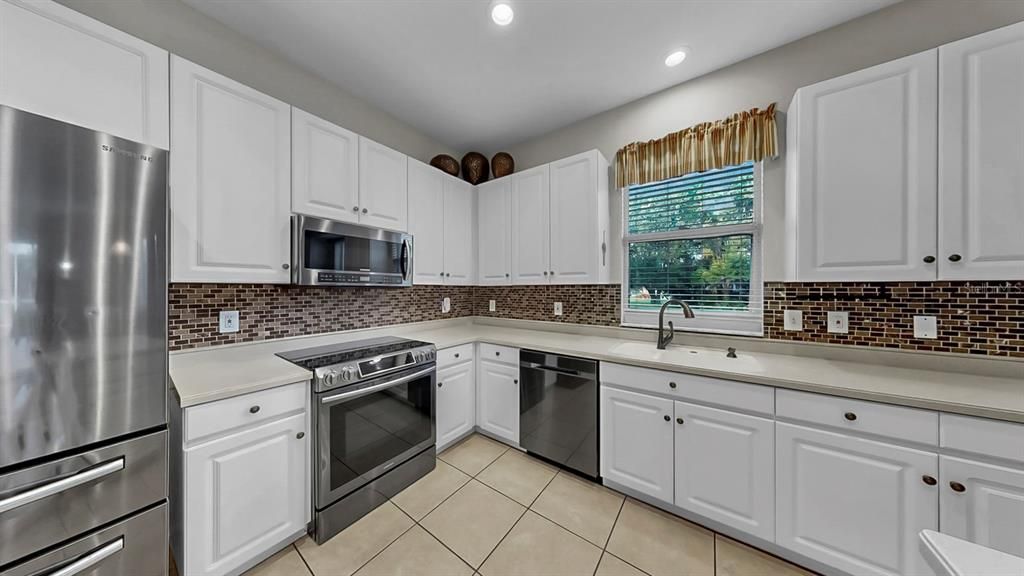 Под контрактом: $542,000 (4 спален, 3 ванн, 2682 Квадратных фут)