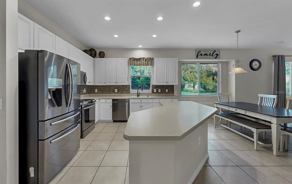 Под контрактом: $542,000 (4 спален, 3 ванн, 2682 Квадратных фут)