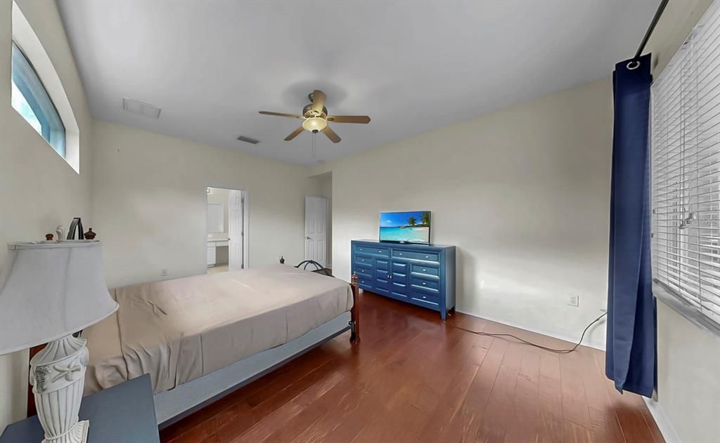 Под контрактом: $542,000 (4 спален, 3 ванн, 2682 Квадратных фут)