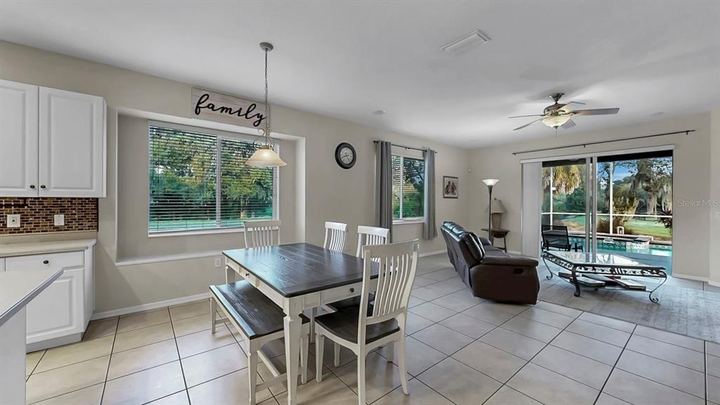 Под контрактом: $542,000 (4 спален, 3 ванн, 2682 Квадратных фут)