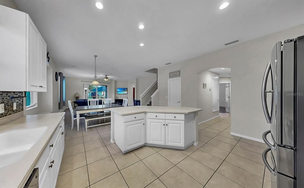 Под контрактом: $542,000 (4 спален, 3 ванн, 2682 Квадратных фут)