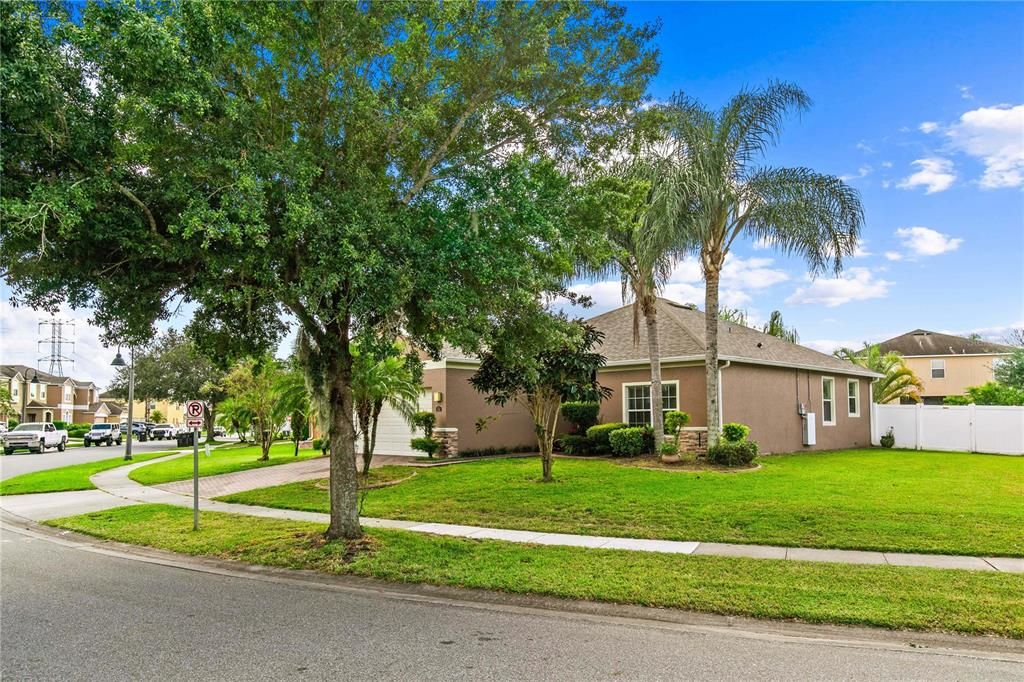 For Sale: $429,900 (3 beds, 2 baths, 1523 Square Feet)