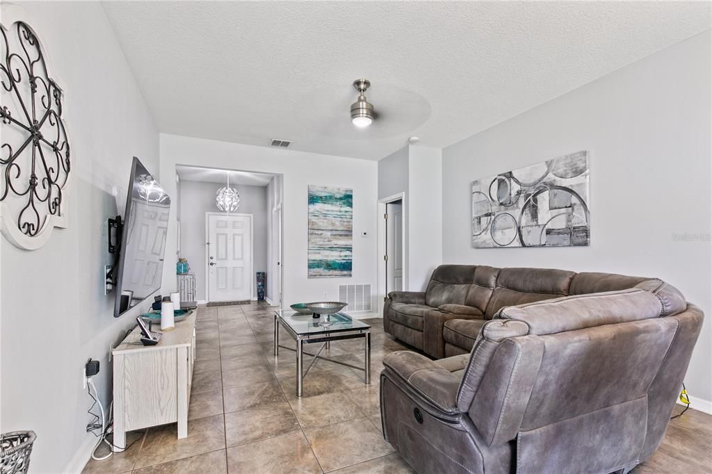 For Sale: $429,900 (3 beds, 2 baths, 1523 Square Feet)