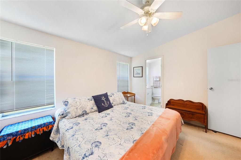 待售: $267,500 (2 贝兹, 2 浴室, 1169 平方英尺)