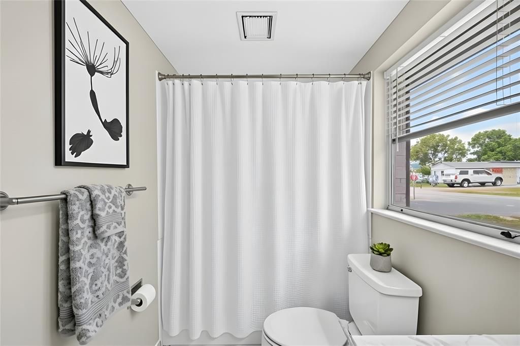 Active With Contract: $230,000 (2 beds, 2 baths, 1306 Square Feet)