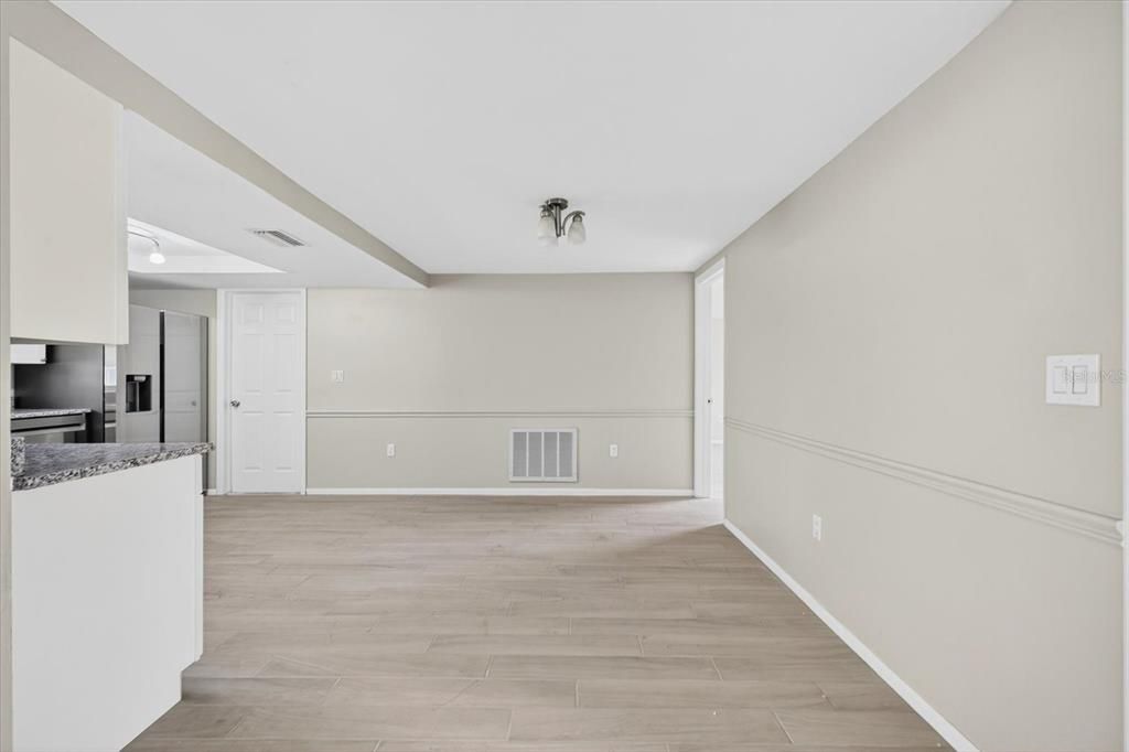 Active With Contract: $230,000 (2 beds, 2 baths, 1306 Square Feet)