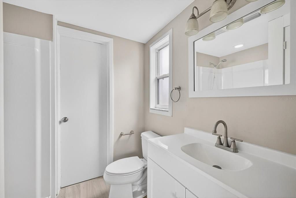 Active With Contract: $230,000 (2 beds, 2 baths, 1306 Square Feet)