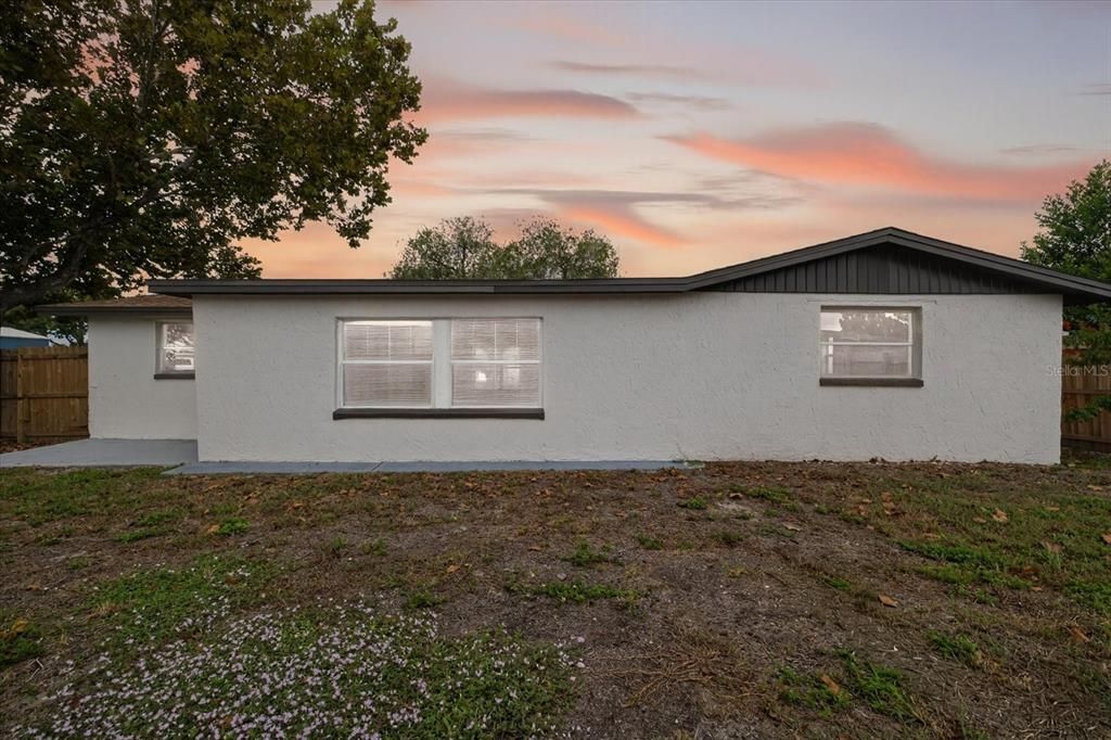 Active With Contract: $230,000 (2 beds, 2 baths, 1306 Square Feet)