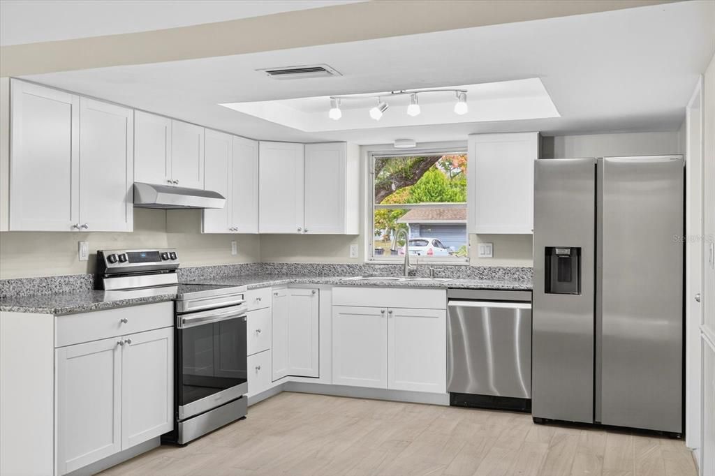 Active With Contract: $230,000 (2 beds, 2 baths, 1306 Square Feet)