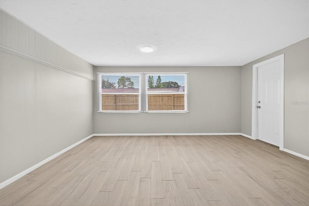 Active With Contract: $230,000 (2 beds, 2 baths, 1306 Square Feet)