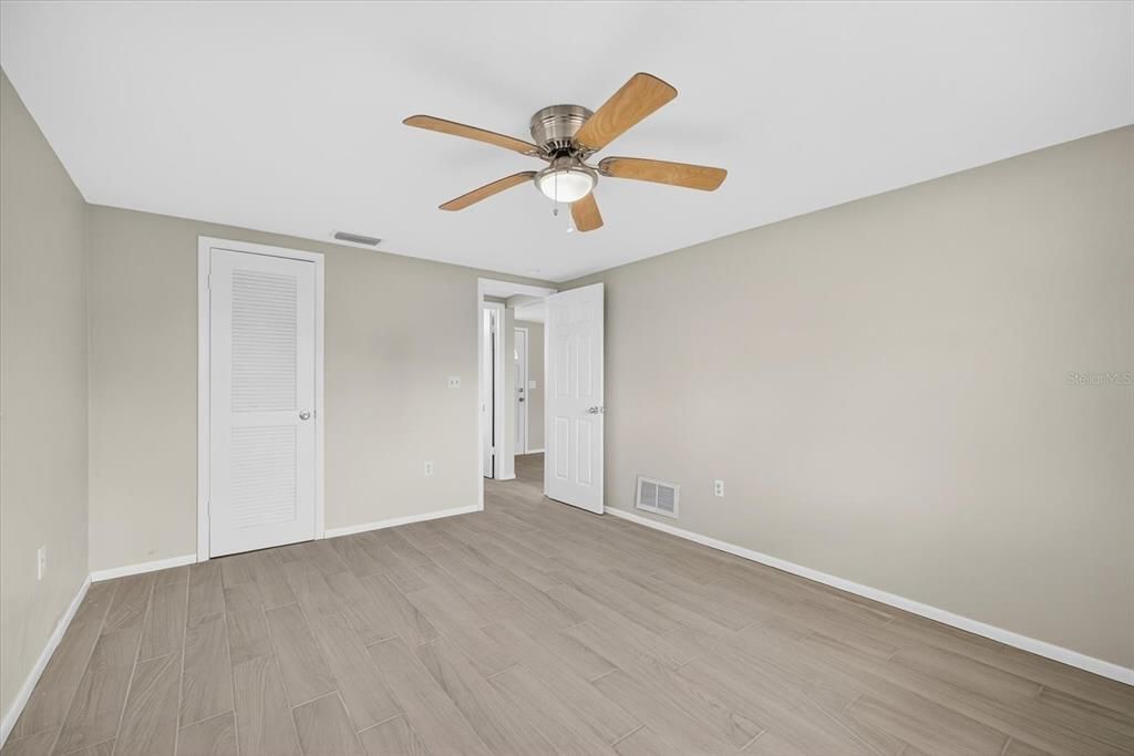 Active With Contract: $230,000 (2 beds, 2 baths, 1306 Square Feet)