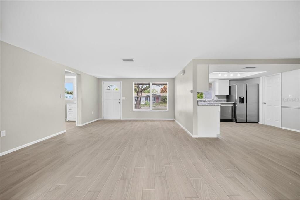 Active With Contract: $230,000 (2 beds, 2 baths, 1306 Square Feet)