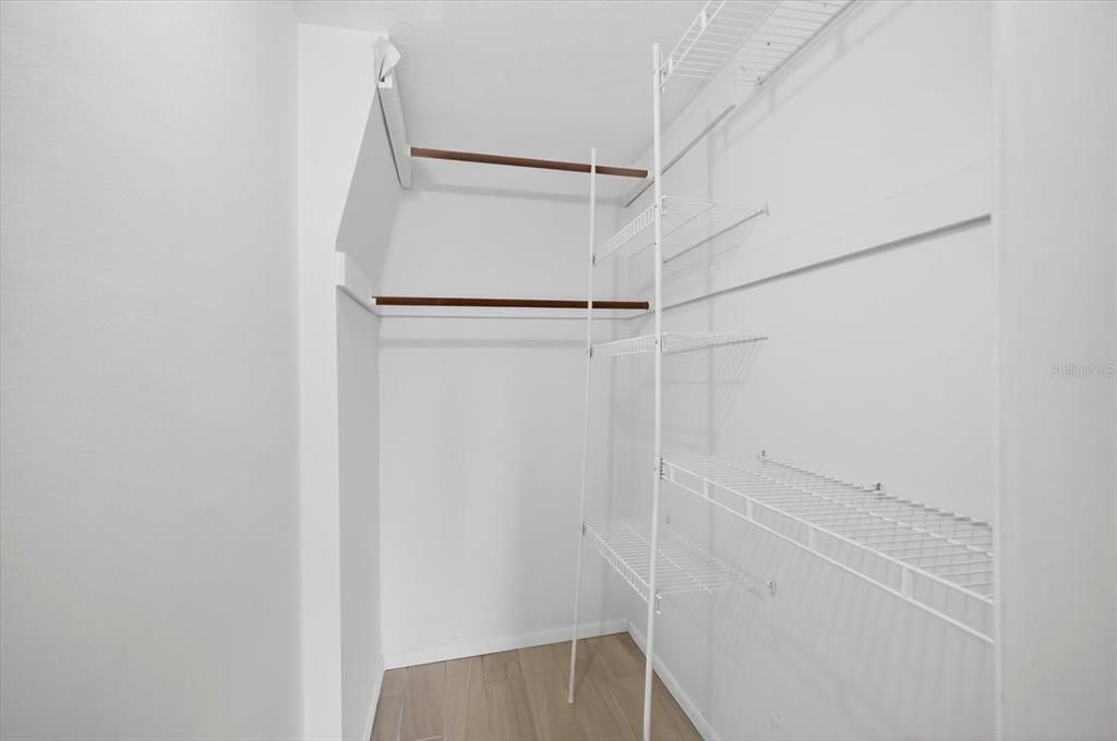 Active With Contract: $230,000 (2 beds, 2 baths, 1306 Square Feet)