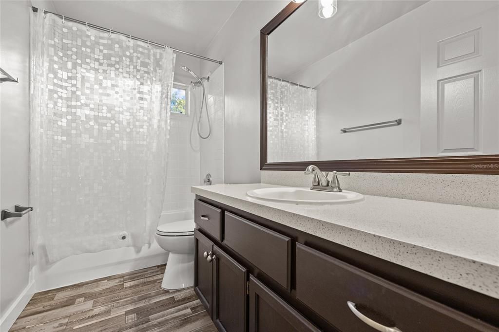 待售: $345,000 (4 贝兹, 2 浴室, 1815 平方英尺)