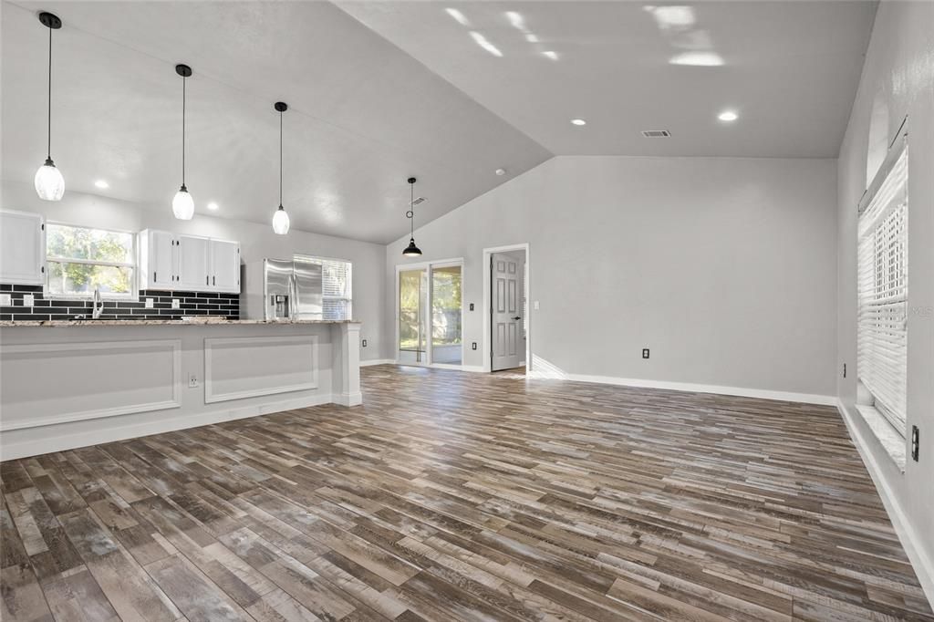 待售: $345,000 (4 贝兹, 2 浴室, 1815 平方英尺)