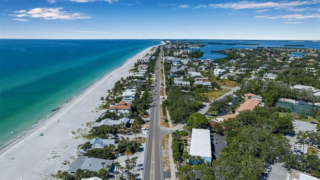 For Sale: $4,499,000 (3 beds, 2 baths, 1173 Square Feet)
