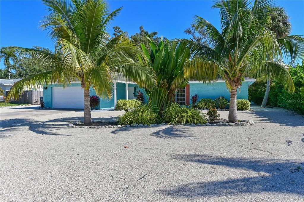 For Sale: $840,000 (4 beds, 2 baths, 1995 Square Feet)