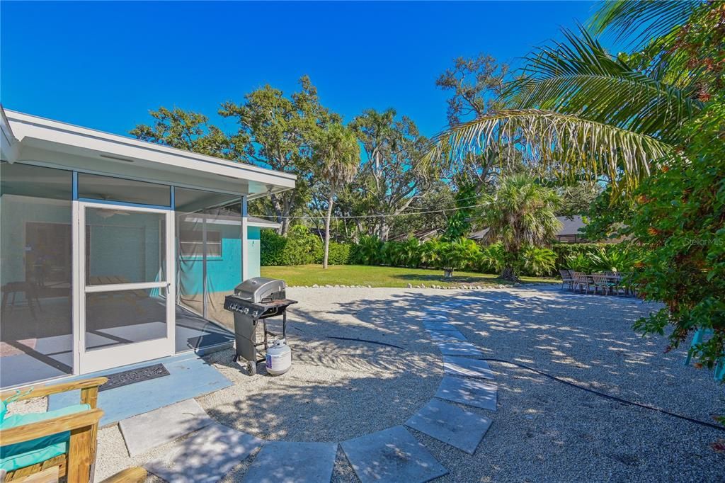 For Sale: $840,000 (4 beds, 2 baths, 1995 Square Feet)