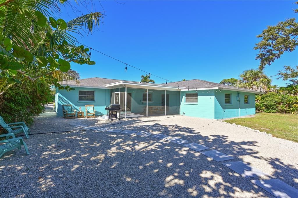 For Sale: $840,000 (4 beds, 2 baths, 1995 Square Feet)