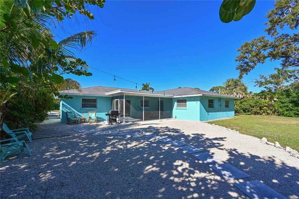 For Sale: $840,000 (4 beds, 2 baths, 1995 Square Feet)