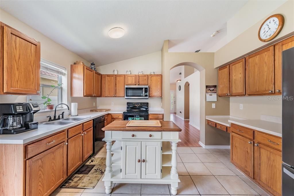 En Renta: $2,499 (4 camas, 2 baños, 1956 Pies cuadrados)