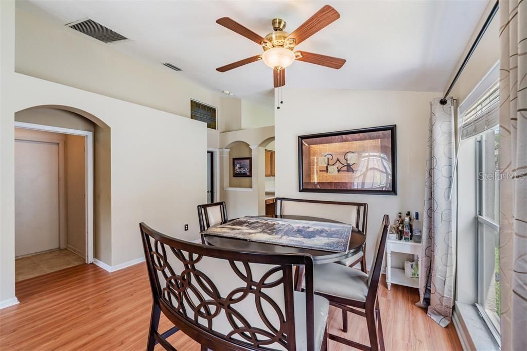 En Renta: $2,499 (4 camas, 2 baños, 1956 Pies cuadrados)