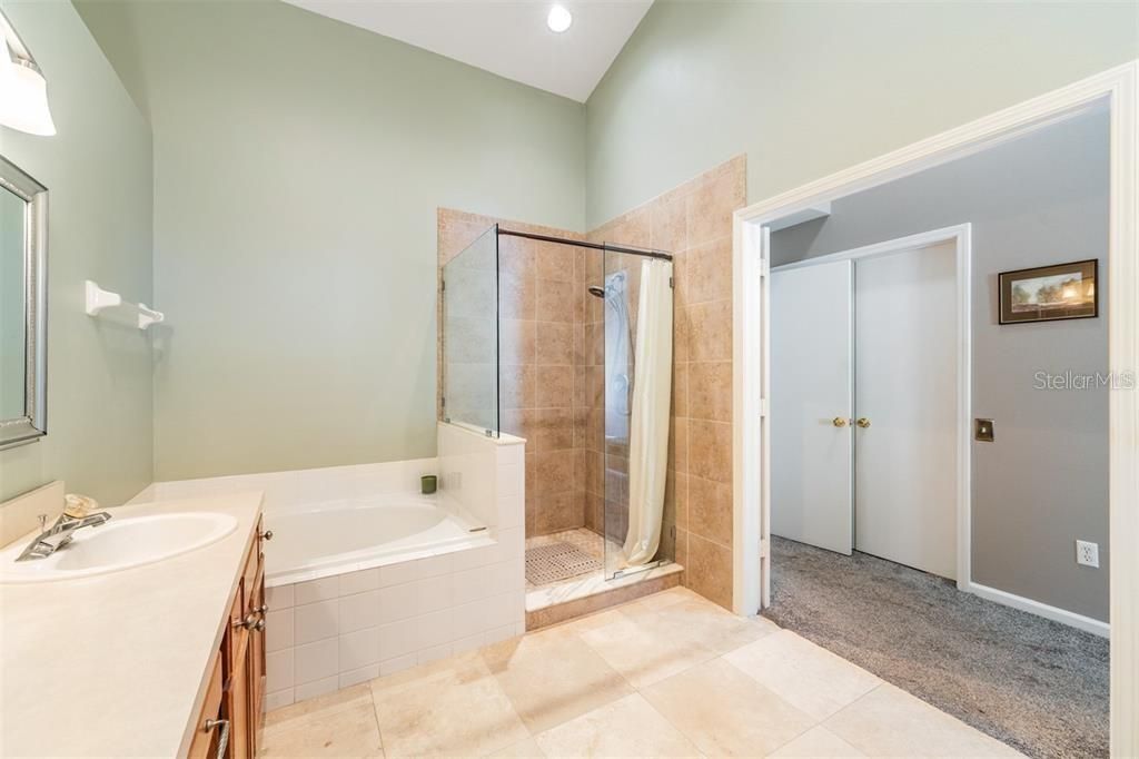 En Renta: $2,499 (4 camas, 2 baños, 1956 Pies cuadrados)