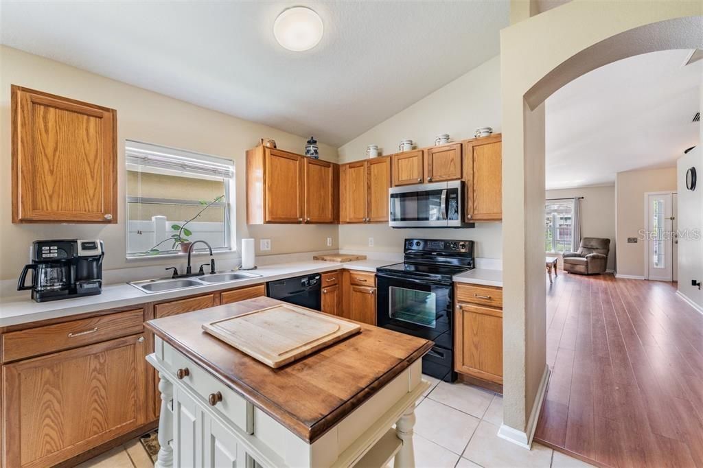 En Renta: $2,499 (4 camas, 2 baños, 1956 Pies cuadrados)