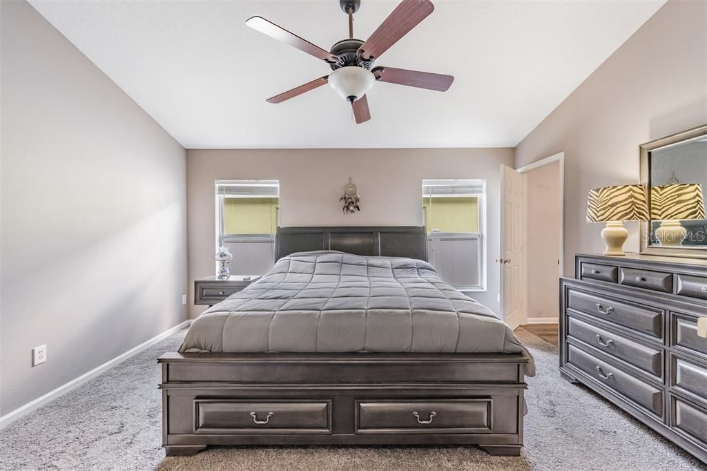 En Renta: $2,499 (4 camas, 2 baños, 1956 Pies cuadrados)