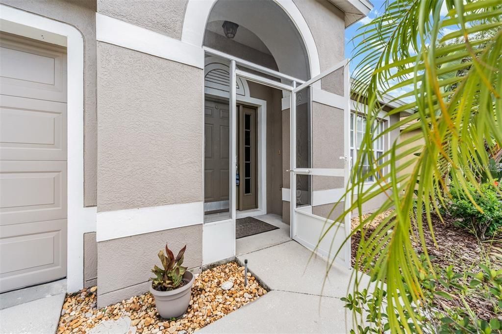 En Renta: $2,499 (4 camas, 2 baños, 1956 Pies cuadrados)