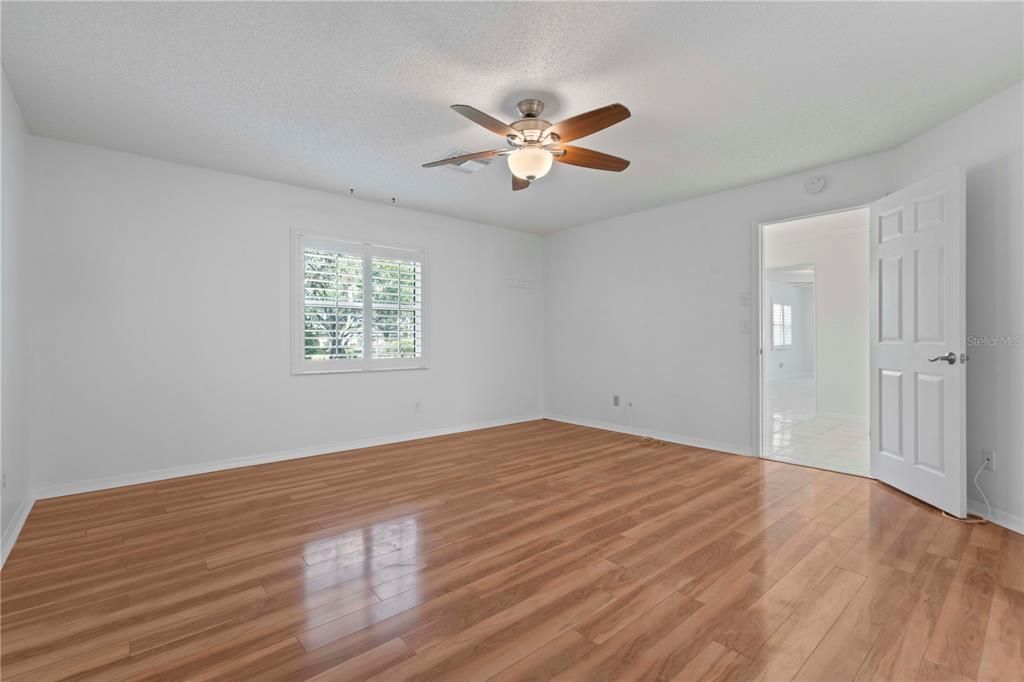 For Sale: $200,000 (2 beds, 2 baths, 1829 Square Feet)