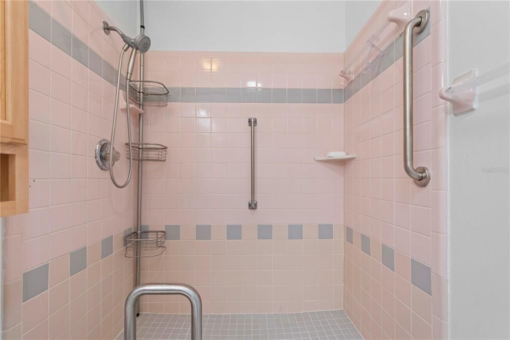 For Sale: $200,000 (2 beds, 2 baths, 1829 Square Feet)