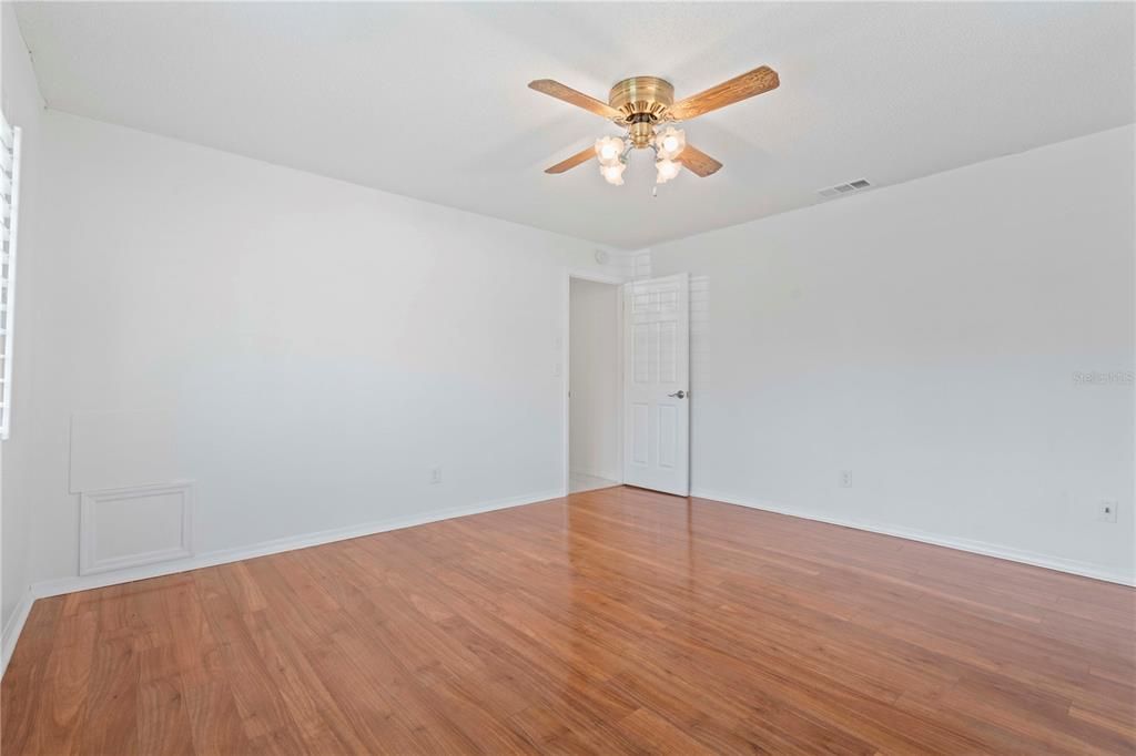For Sale: $200,000 (2 beds, 2 baths, 1829 Square Feet)