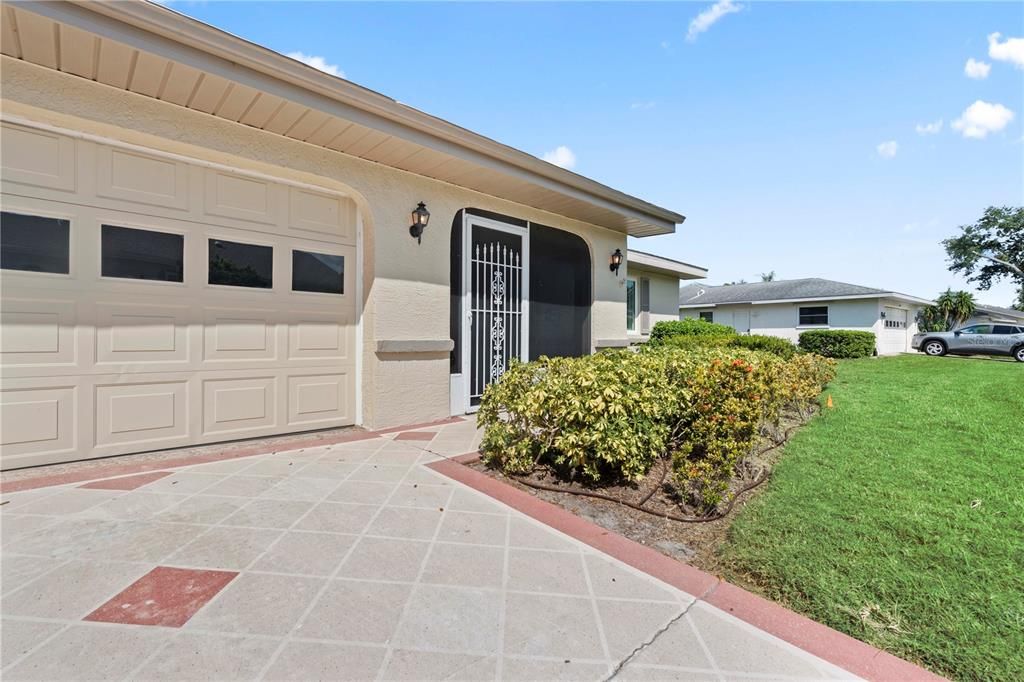 For Sale: $200,000 (2 beds, 2 baths, 1829 Square Feet)