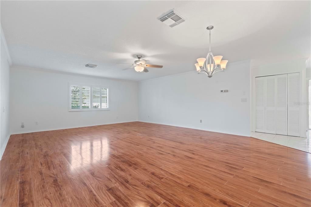 For Sale: $200,000 (2 beds, 2 baths, 1829 Square Feet)