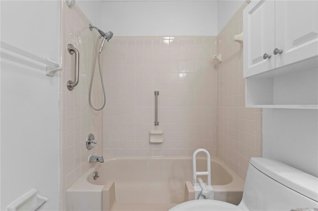 For Sale: $200,000 (2 beds, 2 baths, 1829 Square Feet)