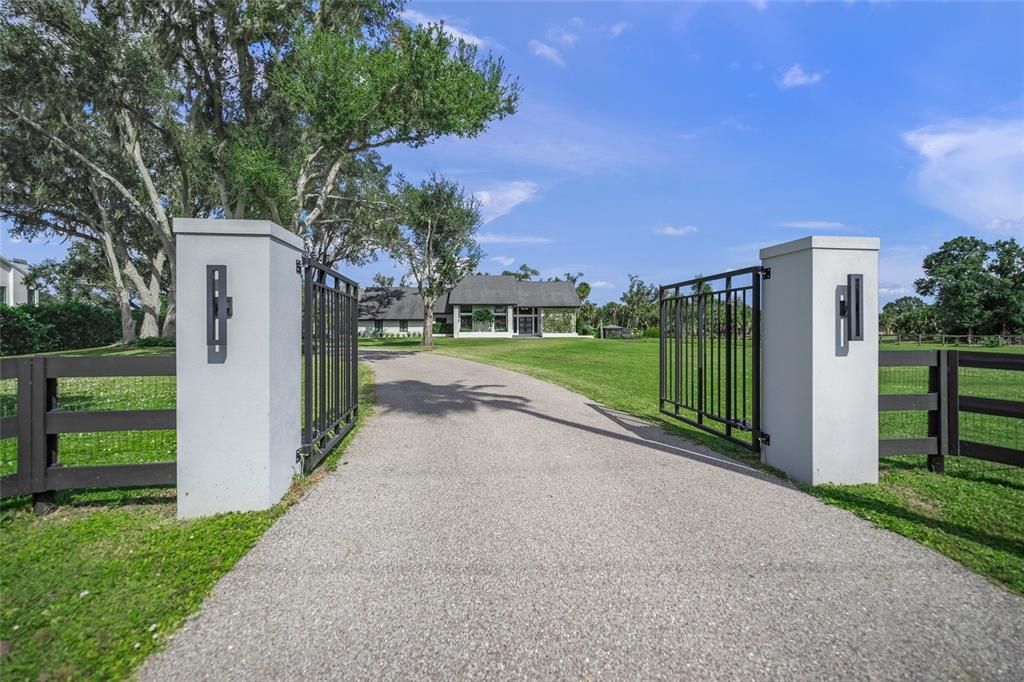 Active With Contract: $1,399,000 (5 beds, 5 baths, 3887 Square Feet)