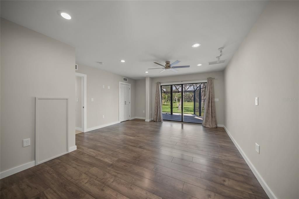 Active With Contract: $1,399,000 (5 beds, 5 baths, 3887 Square Feet)