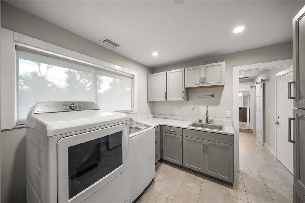 Active With Contract: $1,399,000 (5 beds, 5 baths, 3887 Square Feet)