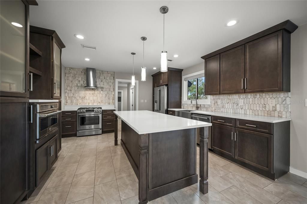 Active With Contract: $1,399,000 (5 beds, 5 baths, 3887 Square Feet)